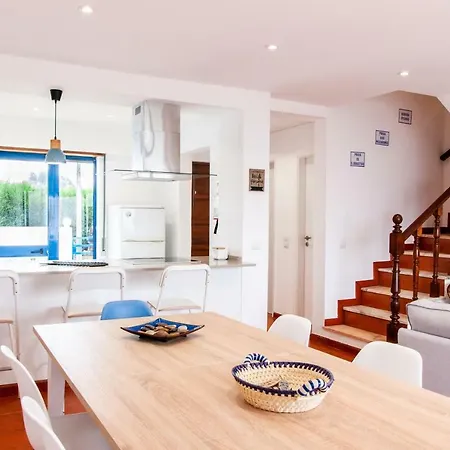 Bispo's Family House 펜션 에리세이라