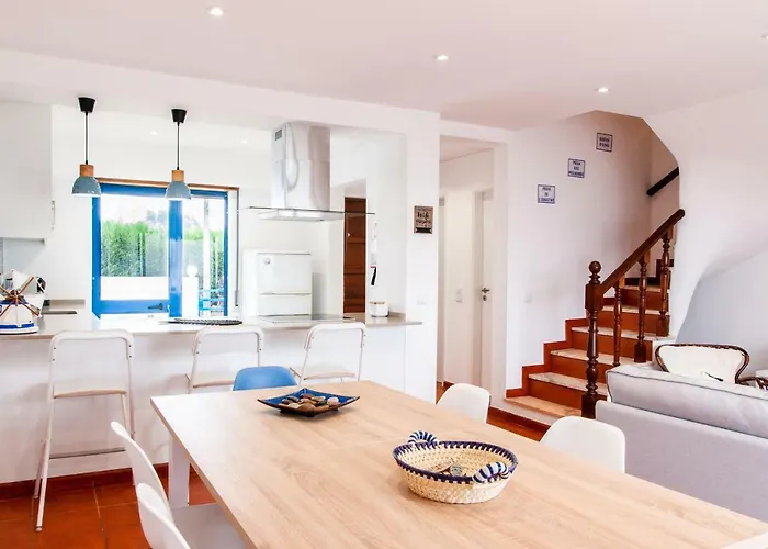 Bispo's Family House بيت للعطل إيريسييرا